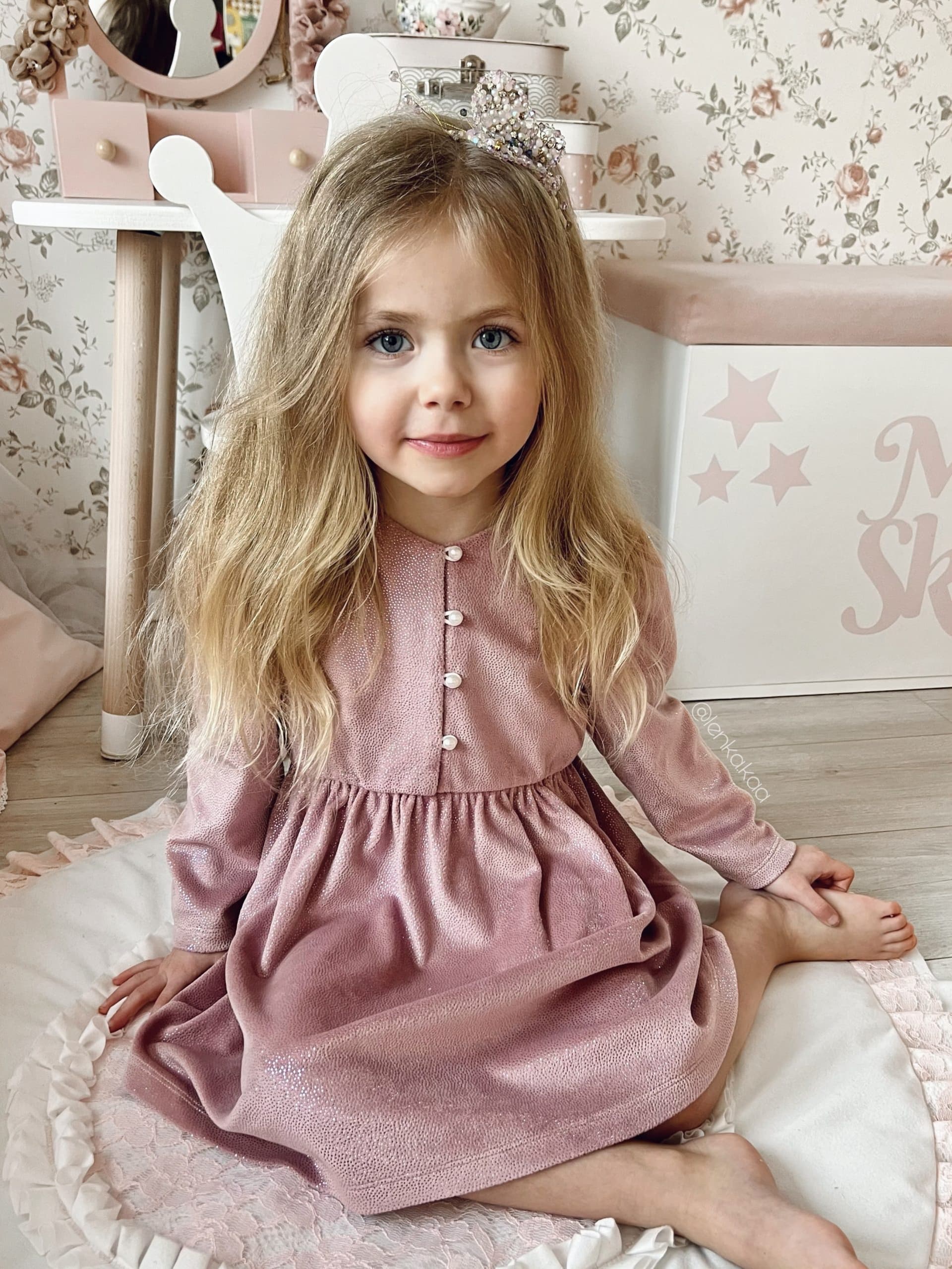 Sukienka mieniąca się złotem CHARM DIRTY PINK