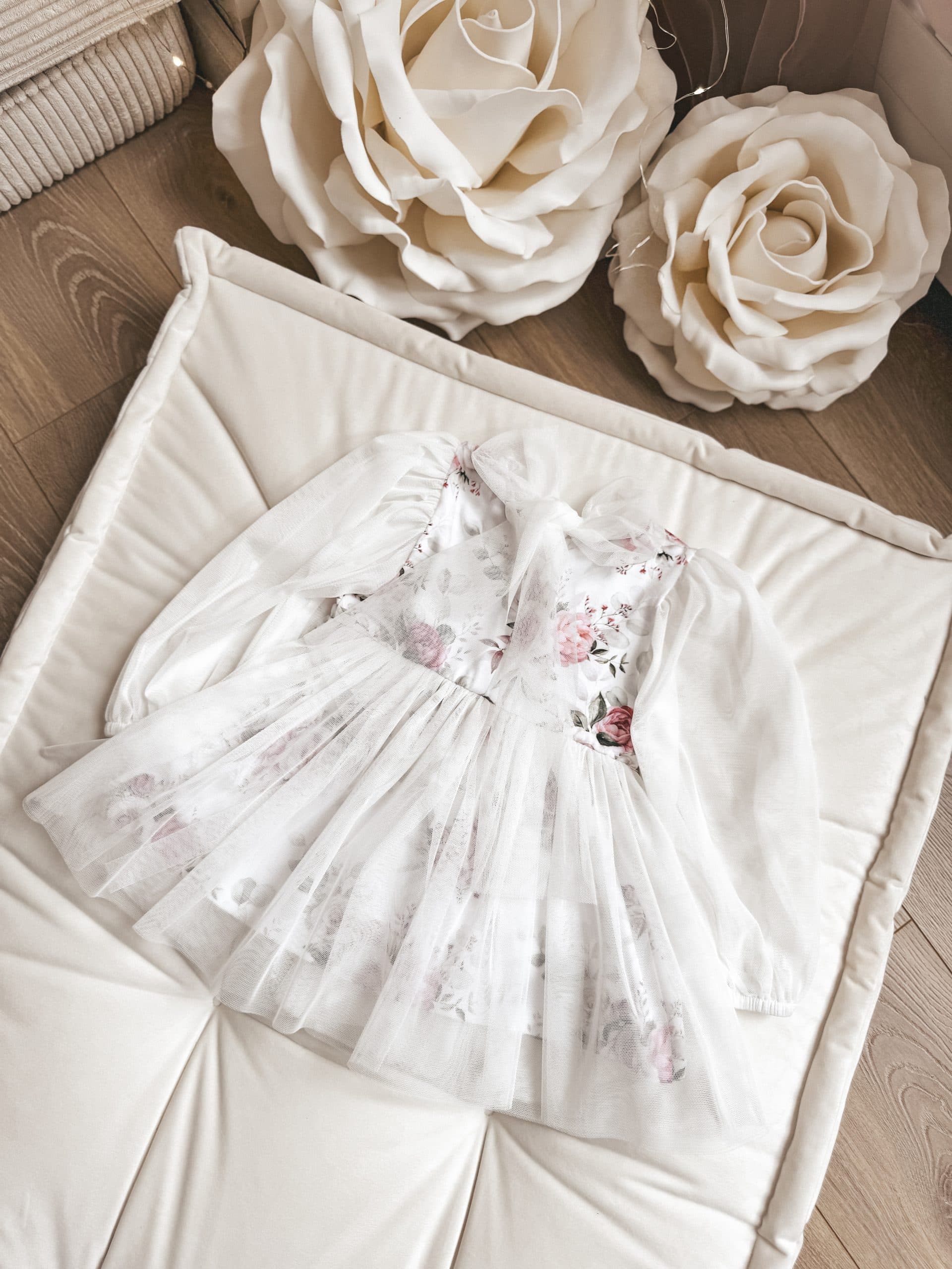 Sukienka white roses tiulowa